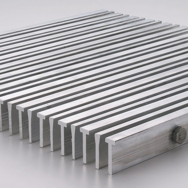 Grilles gratte-pieds avec alternance lames en T (LT) et lames droites (D) - LTD